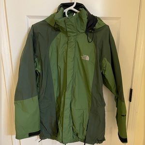 Northface Goretex shell Men’s M Medium - water proof rain coat